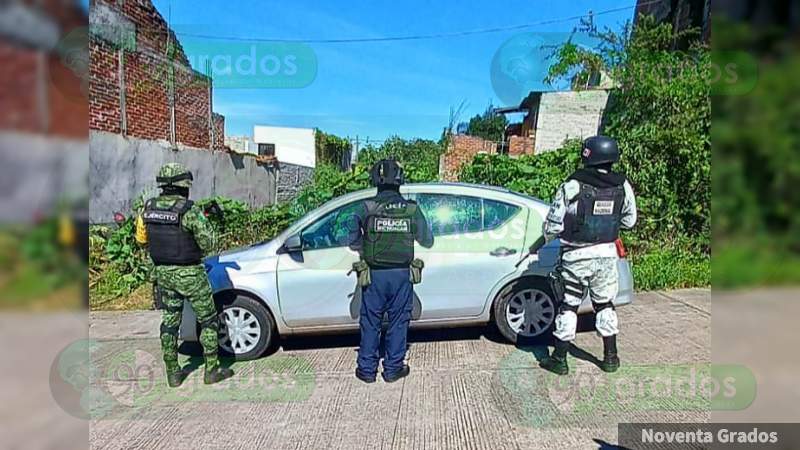 Aseguran auto con reporte de robo en col. Cerrito de la Cruz en Jacona, Michoacán   