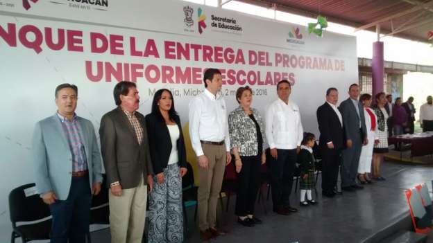 Arranque de la Entrega del Programa de Uniformes Escolares  