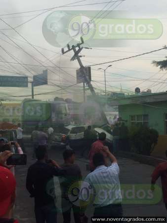 Zitácuaro: Accidente múltiple ocasiona incendio y deja 7 lesionados - Foto 3 