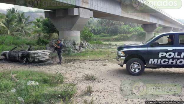 Hallan vehículo incinerado en Lázaro Cárdenas - Foto 1 