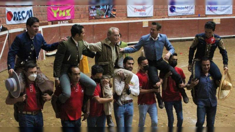 Cerrojazo con broche de oro en el palacio del arte en Morelia, Michoacán, donde se cortaron nueve orejas con toda justicia