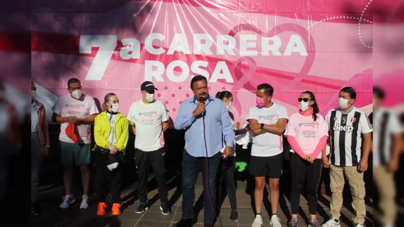  Se lleva a cabo la 7ª carrera por la detección temprana de cáncer de mama, en Pátzcuaro