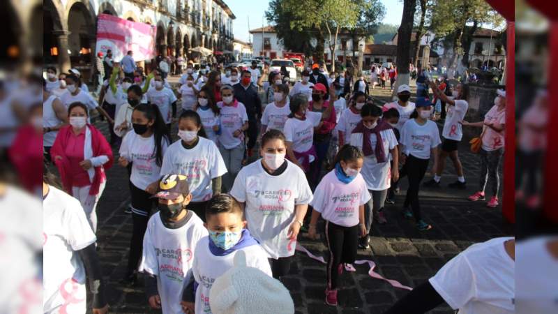  Se lleva a cabo la 7ª carrera por la detección temprana de cáncer de mama, en Pátzcuaro