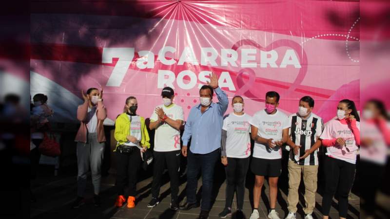  Se lleva a cabo la 7ª carrera por la detección temprana de cáncer de mama, en Pátzcuaro