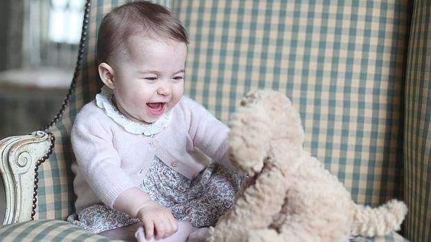 Princesa británica cumple su primer año de vida 