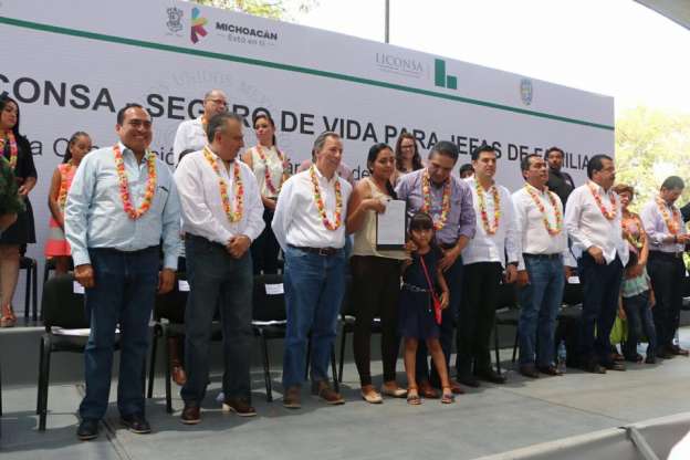 Firman convenio Liconsa y Seguro de Vida para Jefas de Familia en Apatzingán, Michoacán - Foto 0 