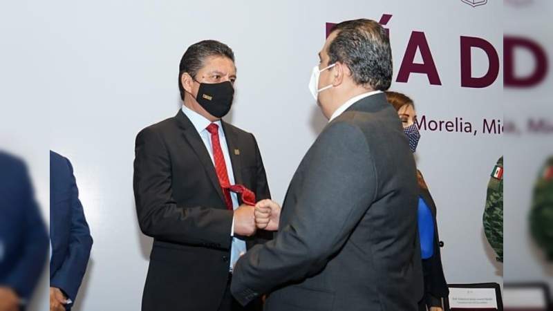 Reconocen vocación, compromiso y entrega de médicos de la UMSNH 