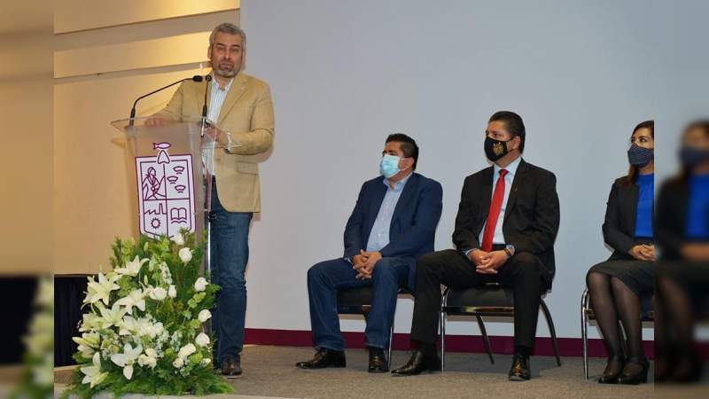 Reconocen vocación, compromiso y entrega de médicos de la UMSNH 