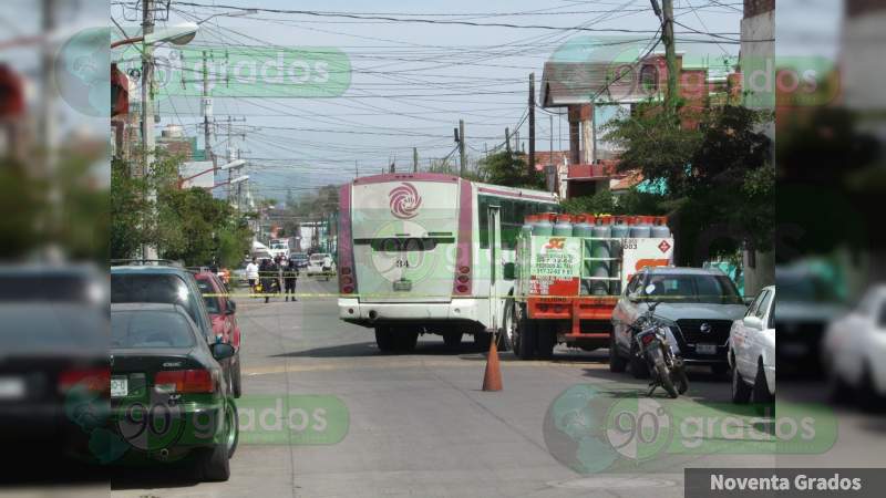 Atropella camión de pasajeros a un niño de 5 años en Jacona, Michoacán