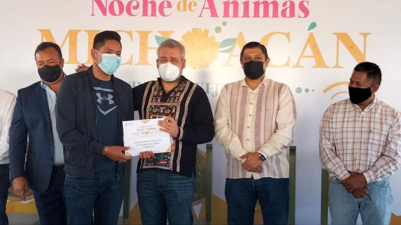 Gobierno de Michoacán entregó recurso para la "Noche de Animas" 