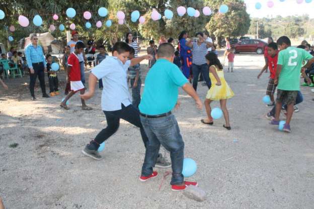 Eloísa Berber Zermeño festejó a los niños en Lázaro Cárdenas - Foto 4 