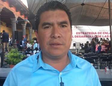 Comuneros retienen al presidente municipal de Paracho 