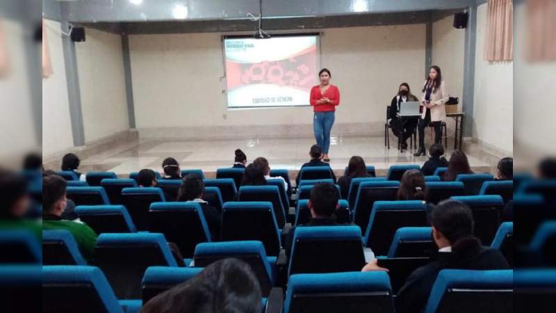 Alumnos de CONALEP de Uruapan  reciben charla sobre Equidad de Género 
