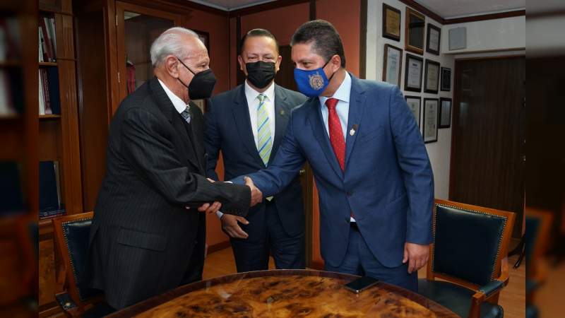 Designan a rector de la UMSNH como miembro honorario de la Asociación de Jueces Federales 