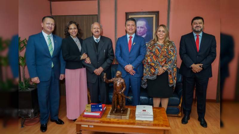Designan a rector de la UMSNH como miembro honorario de la Asociación de Jueces Federales 