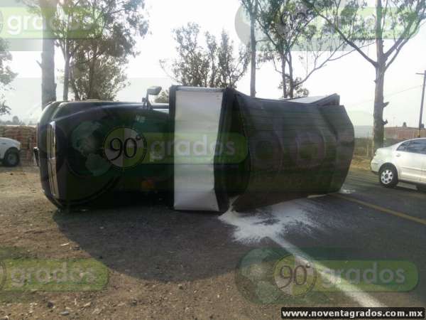 Vuelca camioneta en la carretera Morelia–Ciudad Hidalgo - Foto 2 
