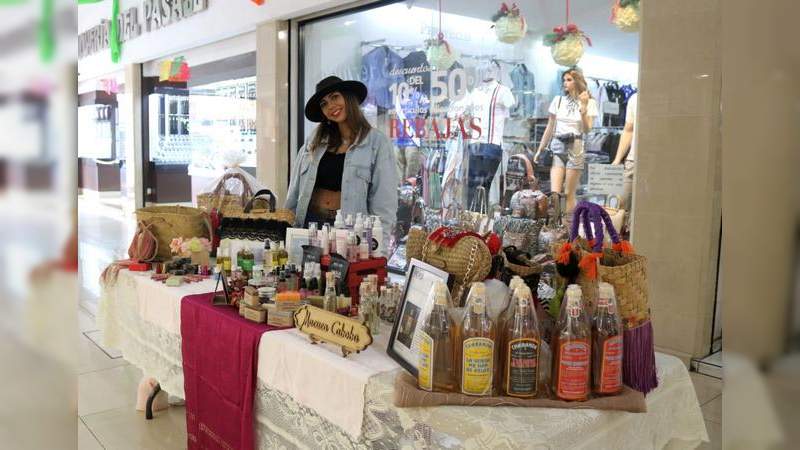 En Uruapan, Michoacán, grandes exposiciones y venta de productos en el 14 Festival de Velas
