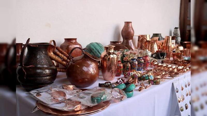 En Uruapan, Michoacán, grandes exposiciones y venta de productos en el 14 Festival de Velas