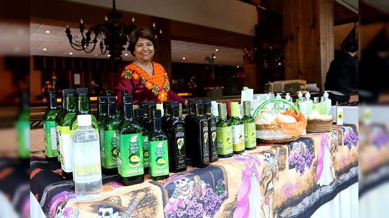 En Uruapan, Michoacán, grandes exposiciones y venta de productos en el 14 Festival de Velas