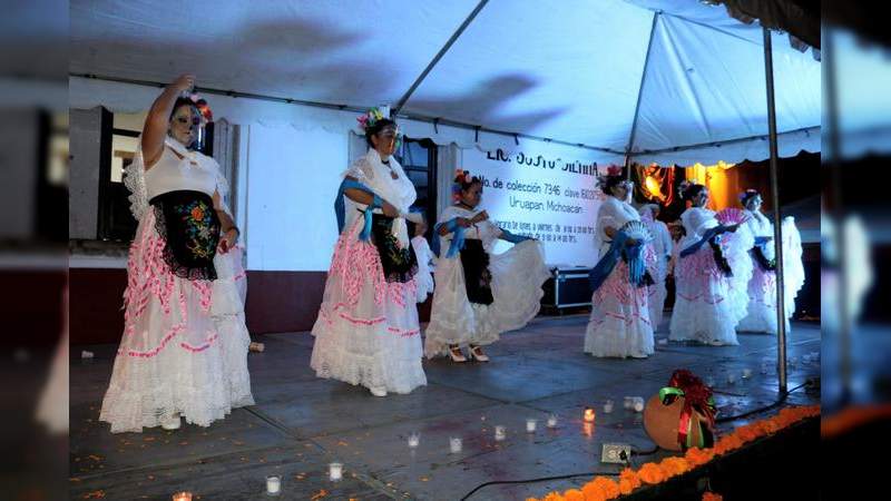 En medio de música purépecha, danzas y rockanroll concluyó la jornada sabatina del 14 Festival de Velas 2021 en Uruapan, Michoacán