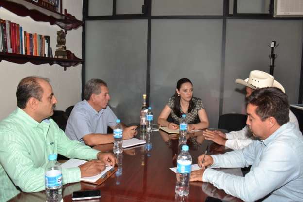 Productores michoacanos de mezcal se reúnen con diputados para concretar apoyos - Foto 1 
