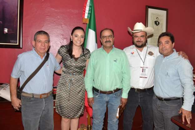 Productores michoacanos de mezcal se reúnen con diputados para concretar apoyos - Foto 2 