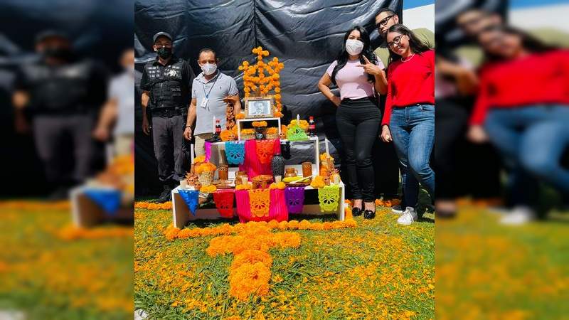 Altares y ofrendas para recordar a los familiares muertos