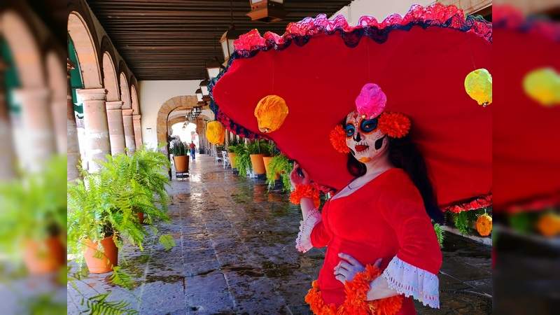 Altares y ofrendas para recordar a los familiares muertos