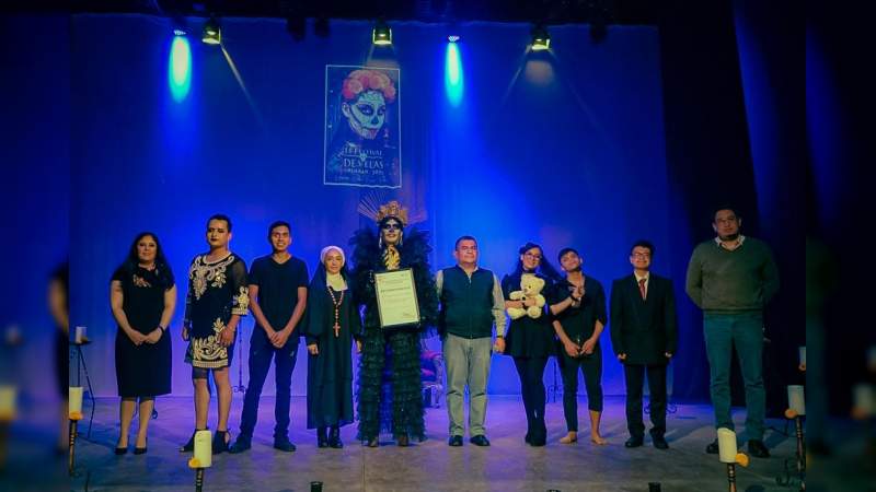 Alumnos del Conalep Uruapan realizan obra de teatro "Con dedicatoria a la Muerte" 