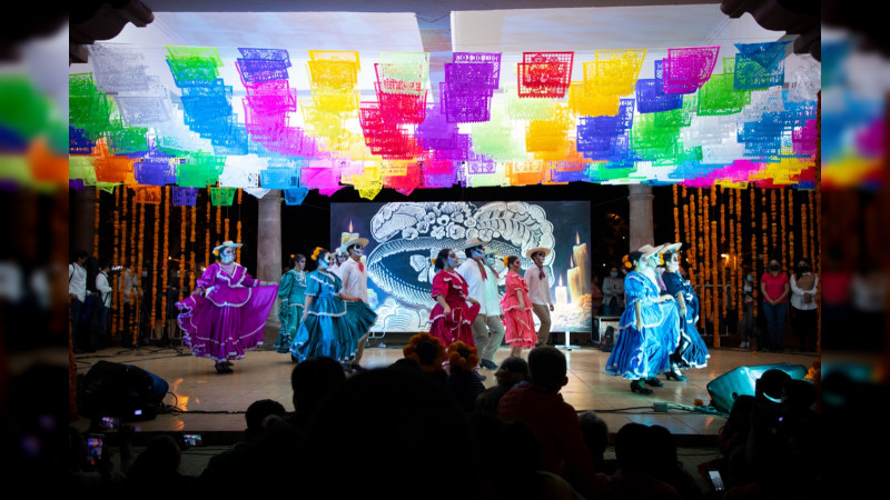 La Pérgola de Uruapan se viste de color, música y tradición