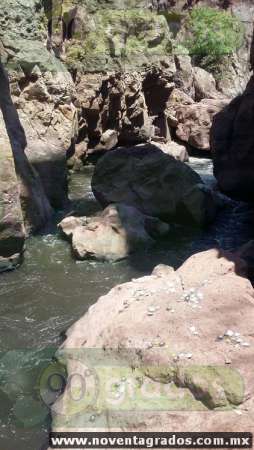 Localizan cadáver en cauce de río en Los Reyes, Michoacán - Foto 1 