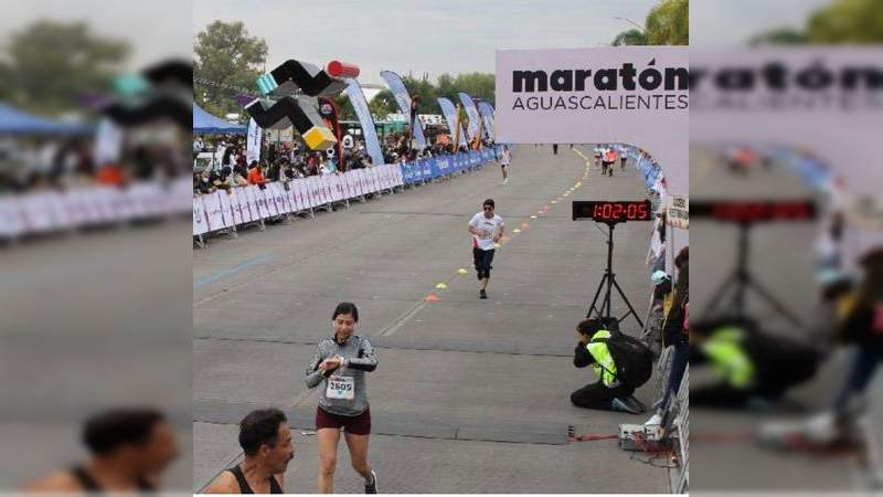 Participan jóvenes cuitzenses en el Maratón Aguascalientes 2021