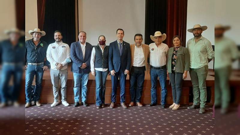 Mantienen reunión de trabajo Secretarios de turismo y Desarrollo Económico, con mezcaleros michoacanos