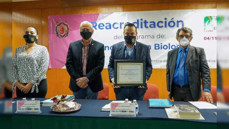 Recibe programa de licenciatura en biología de la UMSNH constancia de reacreditación 