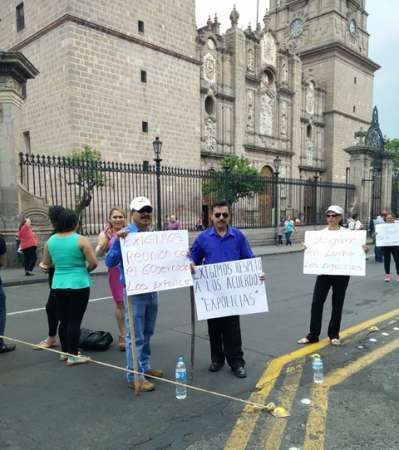 Bloquean ex policías la avenida Madero en Morelia - Foto 3 