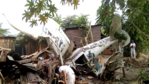 Se desploma avioneta fumigadora sobre casa en Chiapas 