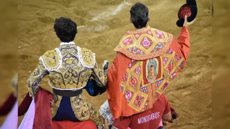 Mano a mano entre “El Calita” y “El Chihuahua”, en la plaza de toros "Alberto Balderas" de Jiquilpan, Michoacán 