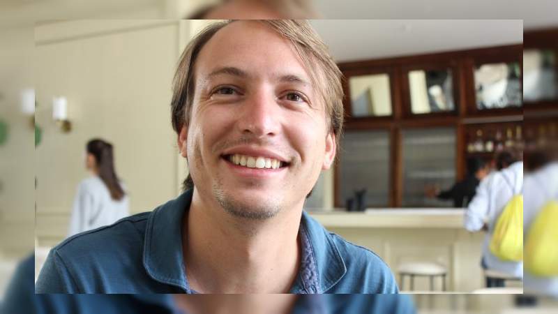 Rinden homenaje a productor mexicano que busca el Oscar por 3 películas 