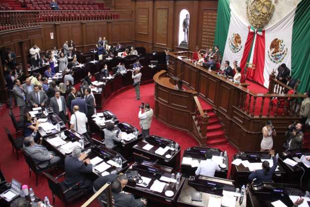 Congreso exhorta a PGR a que investigue incendios en Uruapan‏  