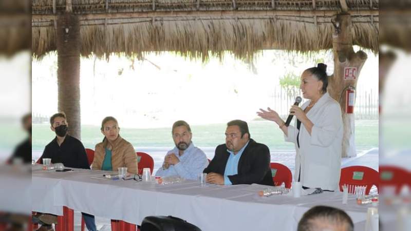 Se reúnen Julieta Gallardo y directivos del CECyTEM, en Huandacareo, Michoacán 