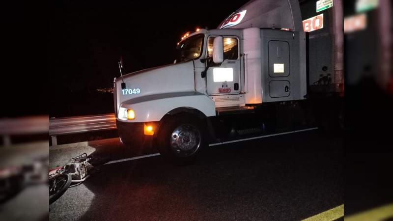 Motociclistas mueren tras accidente con un tráiler, en La piedad  