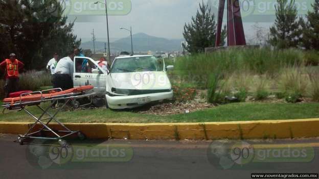 Morelia: Accidente de taxi deja dos personas lesionadas 