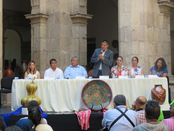 Artesanos michoacanos demandan que la nueva ley en la materia sea redactada en sus dialectos - Foto 0 