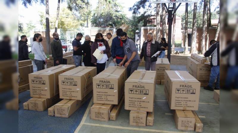 Entrega Gobierno de Pátzcuaro calentadores solares a bajo costo 