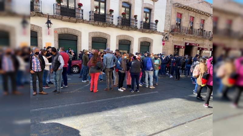 CNTE se manifiesta frente al Congreso del Estado en Morelia