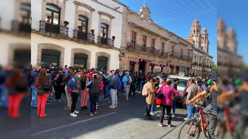 CNTE se manifiesta frente al Congreso del Estado en Morelia