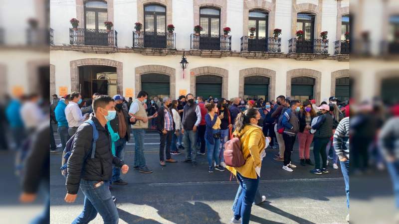CNTE se manifiesta frente al Congreso del Estado en Morelia