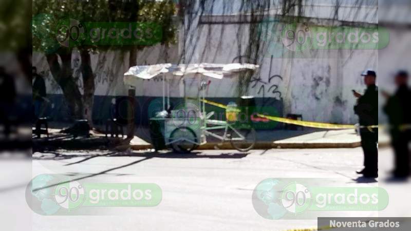 Taquero es atacado a balazos frente al Cbtis 52 en Zamora, Michoacán 