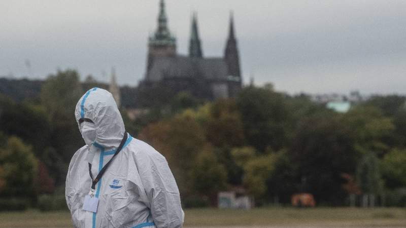 Declaran estado de emergencia en la República Checa, tras alza en contagios de Covid-19 