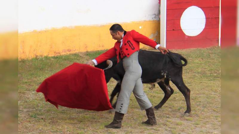 Jesús Martínez “Capacho” y Gael Castañeda triunfan en el festival taurino del Cortijo La Maestranza 